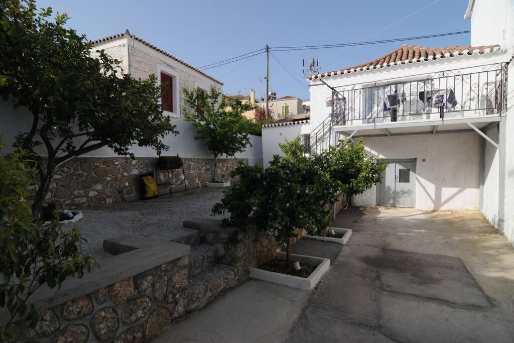 Lovely Quiet House With Garden Spetses Town Exterior photo